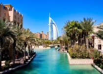 Letecký zájezd z Prahy do Dubaje s ubytováním v novém 5* hotelu se soukromou pláží, který se nachází přímo na proslulém ostrově The Palm Jumeirah od 15790 Kč