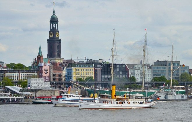 hamburg-2915621_960_720.jpg