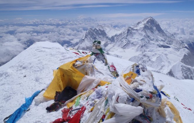 Mount Everest Flag Clouds.JPG